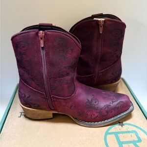 Roper | NEW Short Stuff Low Paisley Western Boots - Women's 6.5 Dark Fuchsia